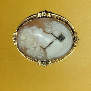 Art Deco Carved  Cameo Shell Yellow Gold Filigree Brooch Real Diamond On Pendant